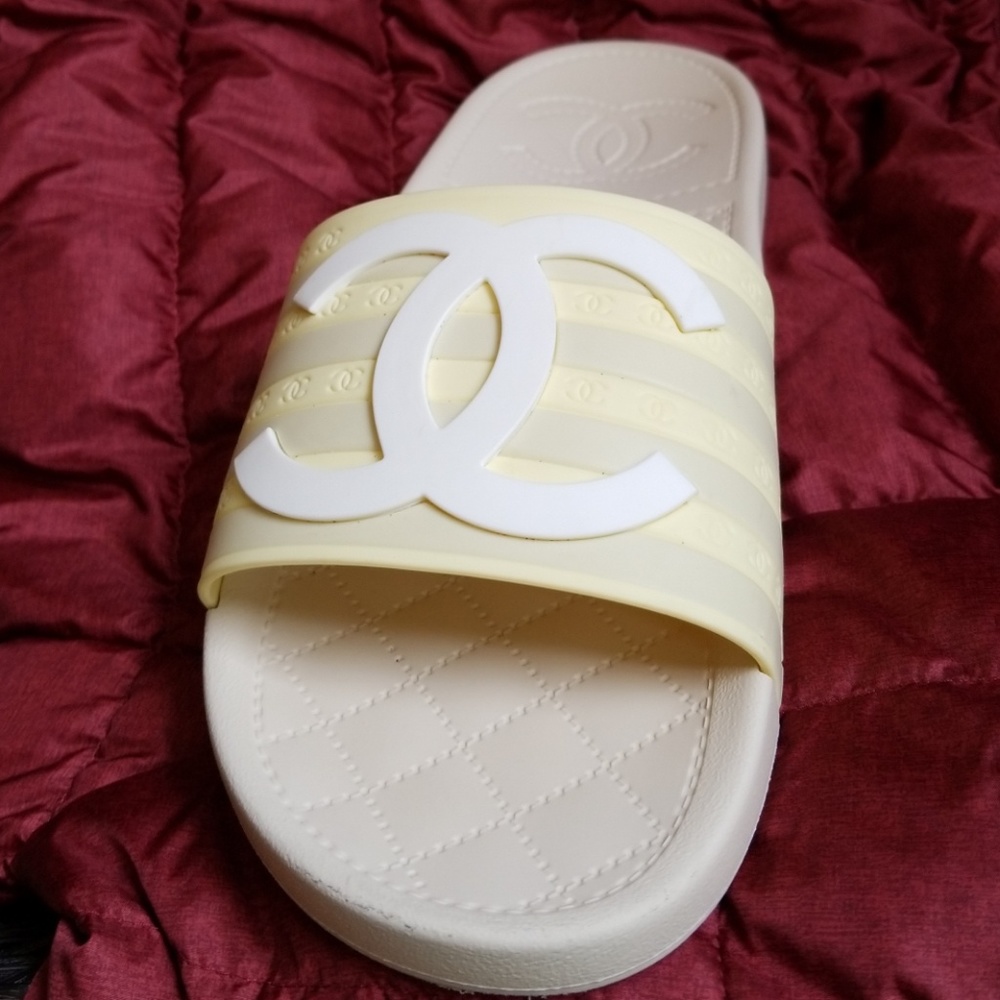 Chanel pool slippers